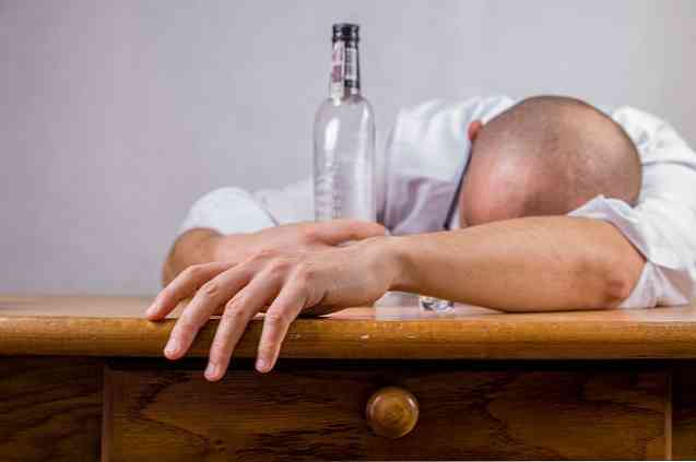 วิธีหยุดดื่มแอลกอฮอล์ตลอดกาลใน 10 ขั้นตอน