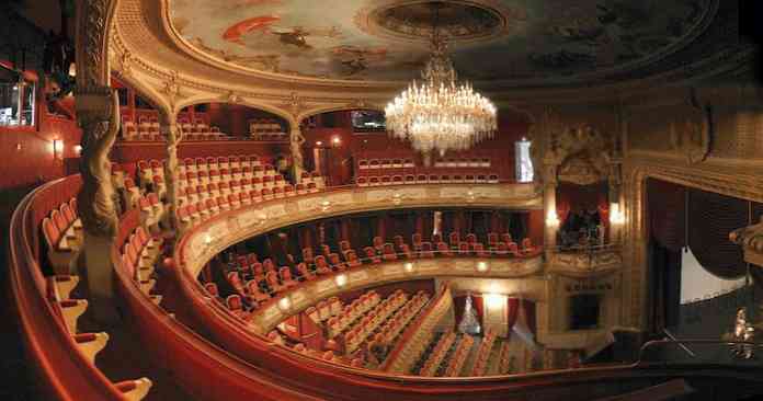 10 teatro darbų ir jo charakteristikų