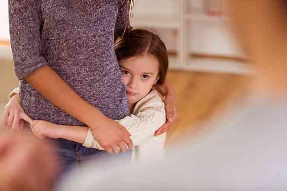 Aşırı Koruyucu Ebeveynler 11 Olumsuz Davranışlar