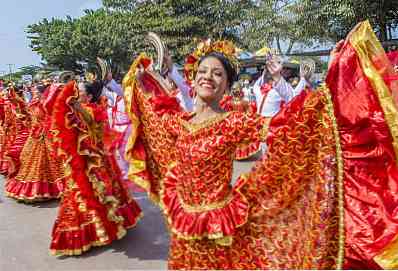 कोलंबिया की सांस्कृतिक समृद्धि परंपराओं के 10 उदाहरण