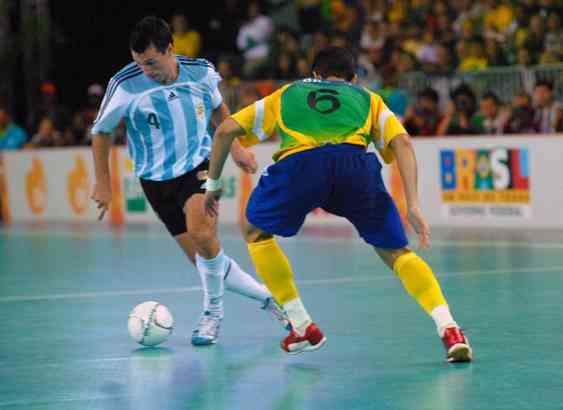 Futsal kökenli tarihçe, genişleme ve yarışmalar