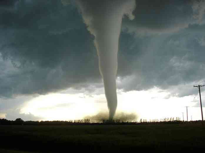 Tornado omadused, põhjused, tüübid ja tagajärjed