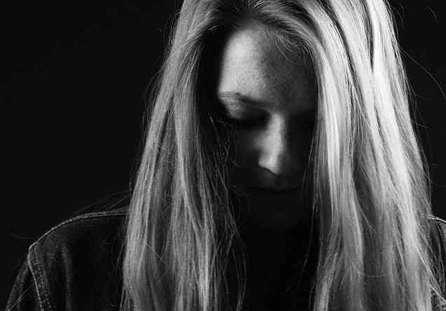 Reaktyviosios depresijos simptomai, tipai, priežastys, gydymas ir pasekmės