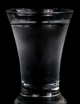 Musta vodkan ominaisuudet ja valmistelu