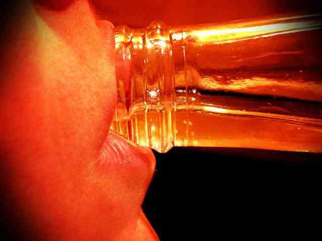 알코올 중독의 징후와 증상은 무엇입니까?